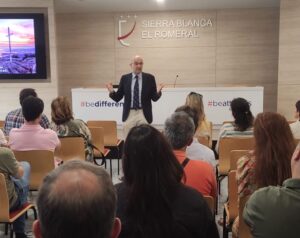Ecosistema digital: El Dr. Miguel Ángel Martínez visita el Colegio Sierra Blanca El Romeral 1 El Dr Miguel Angel Martinez visita el Colegio Salon de Actos Ecosistema digital: El Dr. Miguel Ángel Martínez visita el Colegio Sierra Blanca El Romeral