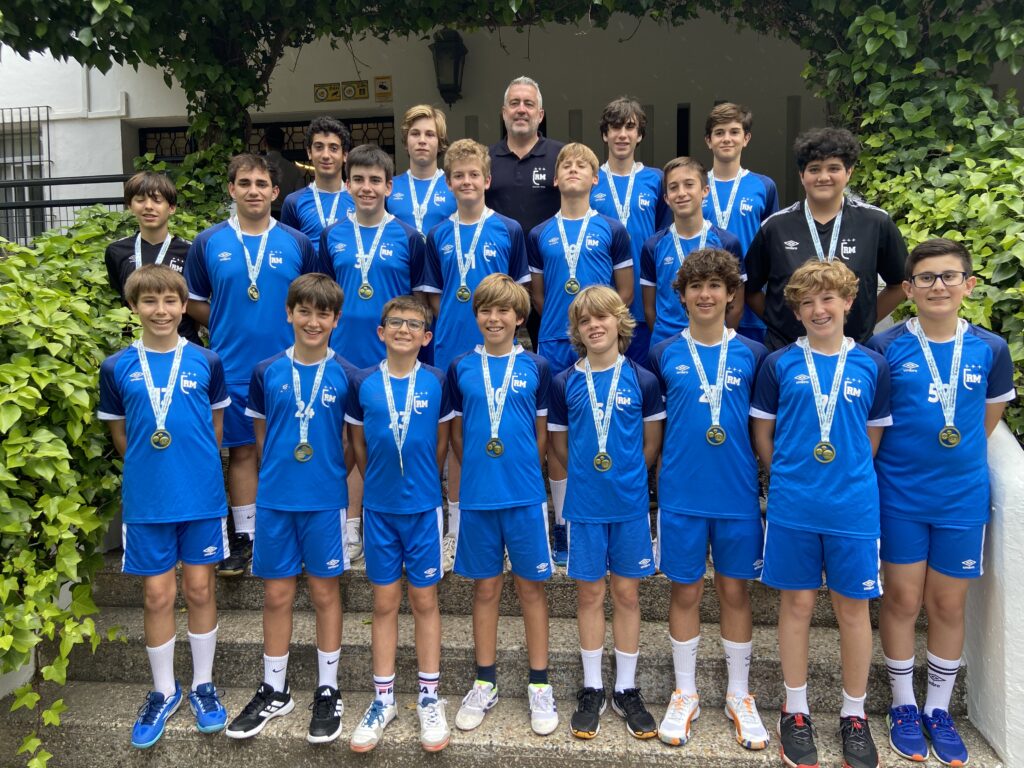 Club Deportivo El Romeral, campeones de Andalucía 41 Club Deportivo El Romeral con medalla de Campeonato Andalucía