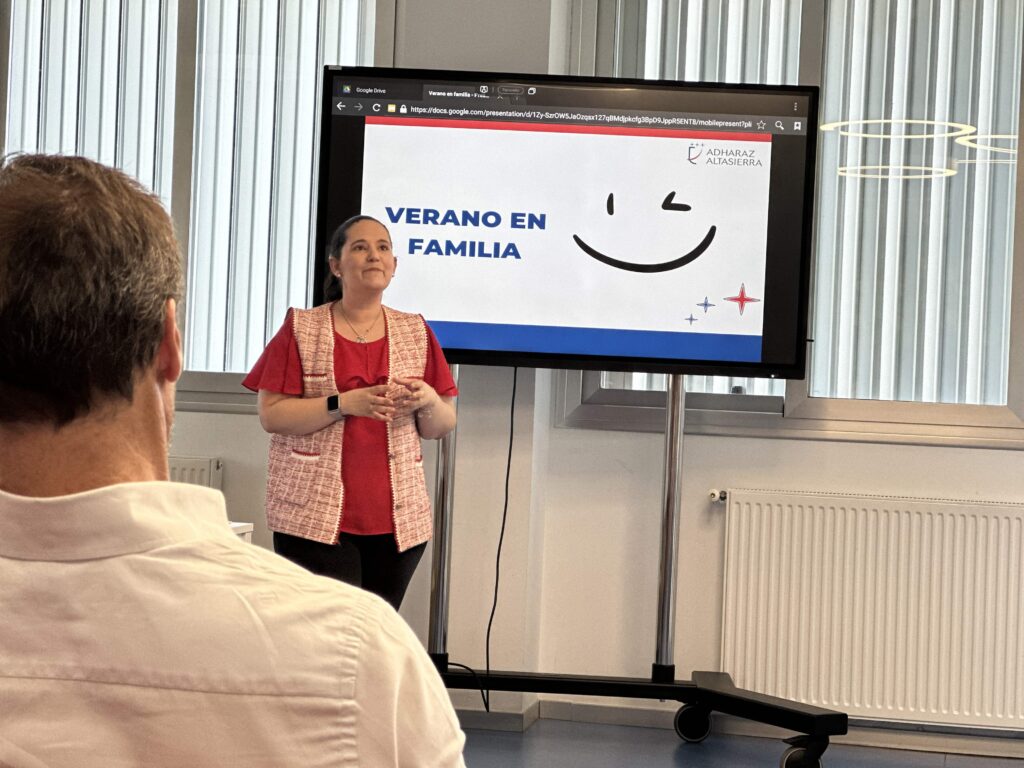 Verano en familia sin estrés: 'menos planes, más presencia' 1 Vacaciones de verano en familia sin estrés. Una presentación de Amalia Rodríguez.
