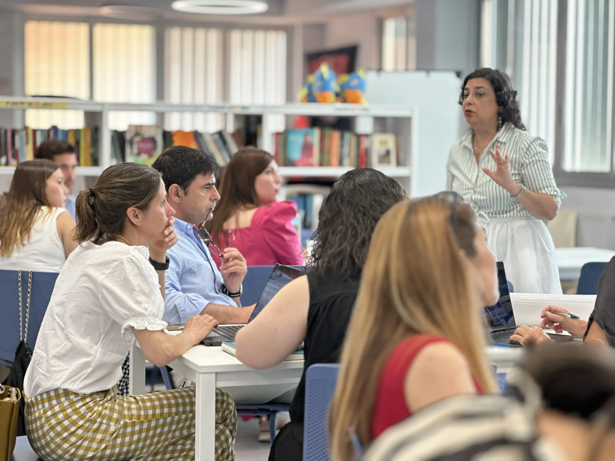 Formarse para servir: vocación docente y compromiso con la educación 1 IMG 8093 scaled Formarse para servir: vocación docente y compromiso con la educación