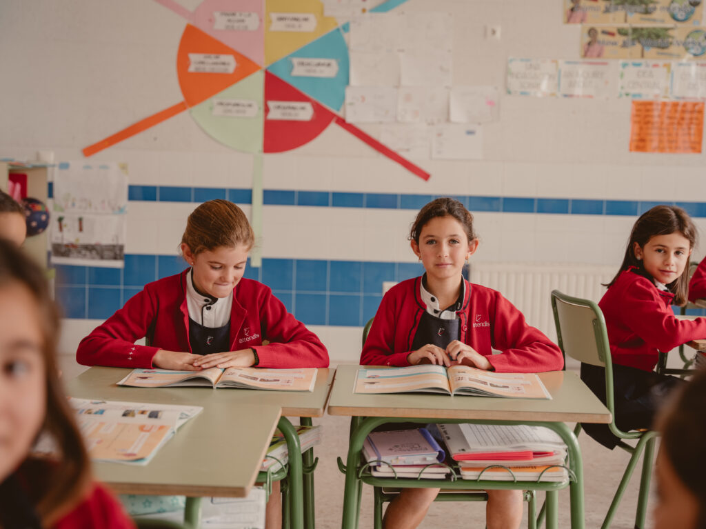 Establecer 1 buena rutina de estudio en Primaria: la base del éxito escolar 2 HUELVA ENTREPINOS TIERRALLANA 323 Establecer 1 buena rutina de estudio en Primaria: la base del éxito escolar