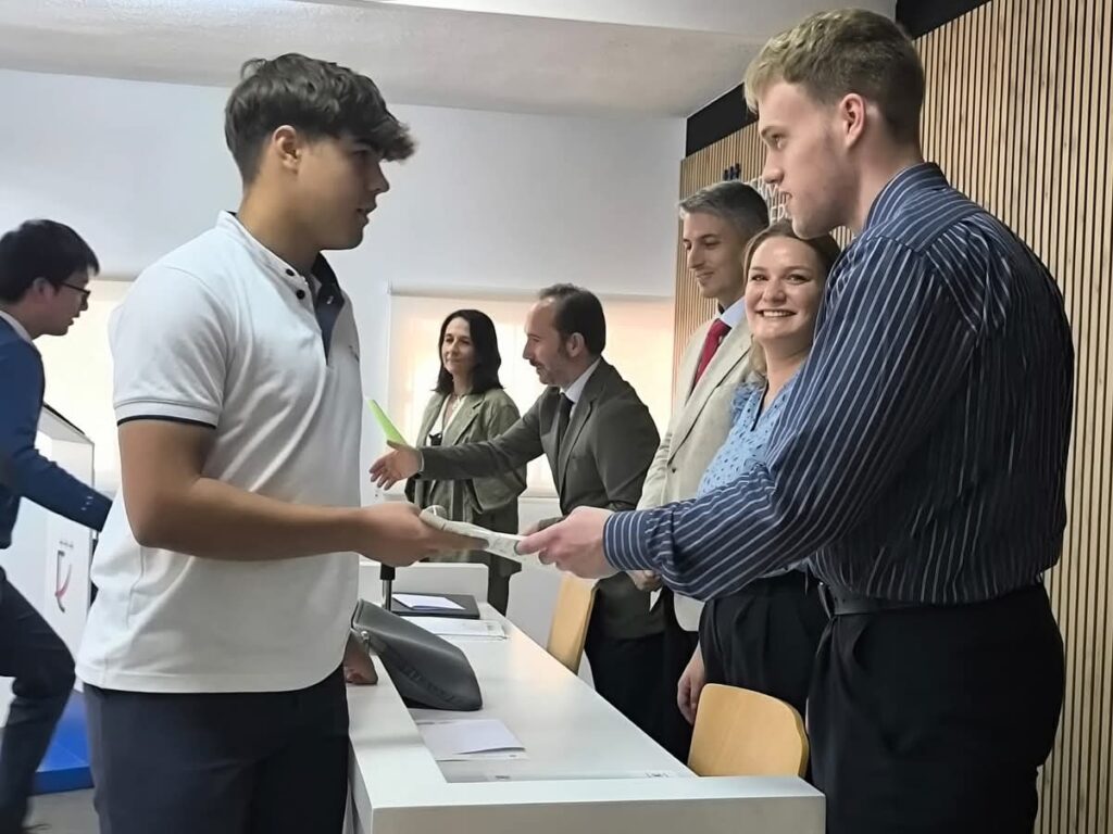 Tierrallana Entrepinos: Liderando el Bilingüismo desde Preschool hasta Bachillerato 2 bilingüismo