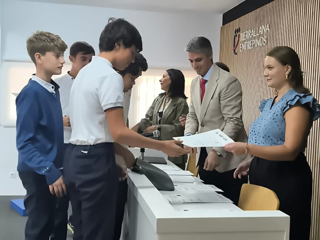 Tierrallana Entrepinos: Liderando el Bilingüismo desde Preschool hasta Bachillerato 10 WhatsApp Image 2025 10 07 at 10.03.00 8 Tierrallana Entrepinos: Liderando el Bilingüismo desde Preschool hasta Bachillerato