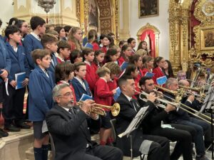 De la televisión a la calle: El villancico "Todo Vuelve a Empezar" del Colegio Las Chapas-ECOS conquista Marbella 2 IMG 7098 De la televisión a la calle: El villancico "Todo Vuelve a Empezar" del Colegio Las Chapas-ECOS conquista Marbella