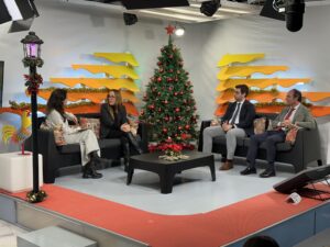 De la televisión a la calle: El villancico "Todo Vuelve a Empezar" del Colegio Las Chapas-ECOS conquista Marbella 1 Todo Vuelve a Empezar