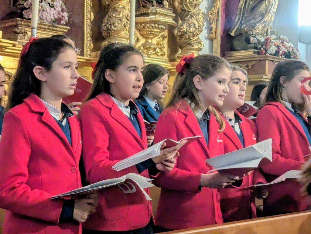 Huelva acoge al alumnado de Tierrallana-Entrepinos que protagoniza su tradicional Auto de Navidad en la Iglesia de la Concepción 7 WhatsApp Image 2025 12 15 at 21.32.02 Huelva acoge al alumnado de Tierrallana-Entrepinos que protagoniza su tradicional Auto de Navidad en la Iglesia de la Concepción