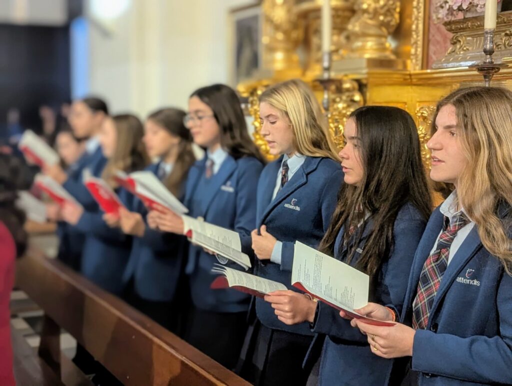 Huelva acoge al alumnado de Tierrallana-Entrepinos que protagoniza su tradicional Auto de Navidad en la Iglesia de la Concepción 8 WhatsApp Image 2025 12 15 at 21.32.33 Huelva acoge al alumnado de Tierrallana-Entrepinos que protagoniza su tradicional Auto de Navidad en la Iglesia de la Concepción