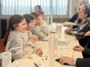 Adharaz celebra su Open Day con una Science Fair 4 15 Adharaz celebra su Open Day con una Science Fair