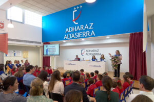 Imposición de becas a la XVII Promoción de Educación Infantil de Adharaz 1 R5 02287 Imposición de becas a la XVII Promoción de Educación Infantil de Adharaz