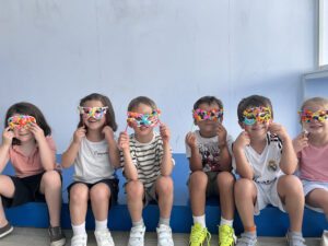 Summer Camp 2026 en Granada: Colegio Monaita-Mulhacén 4 Summer camp granada, niños con actividad de mascaras