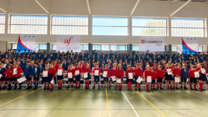 Todos los alumnos con sus títulos de Inglés y de Francés