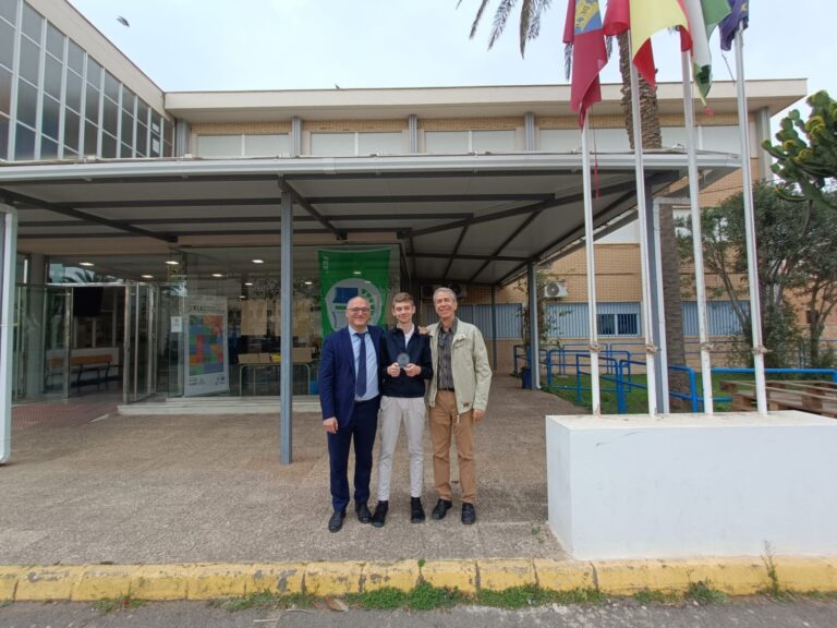Antonio Luis Ortega, alumno de 2.º de ESO de Altaduna-Saladares, está entre los 20 finalistas de la Olimpiada Matemática Thales.